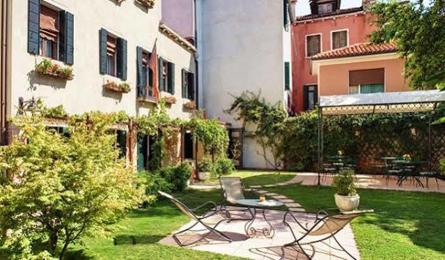 Bed & Breakfast Casa Rezzonico 2*